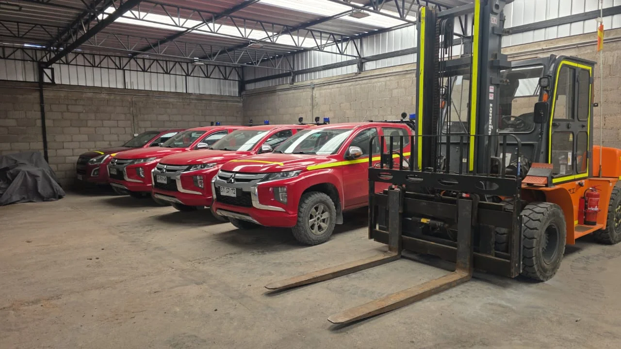 Transporte de carga y cargas especiales — camiones listos para despacho